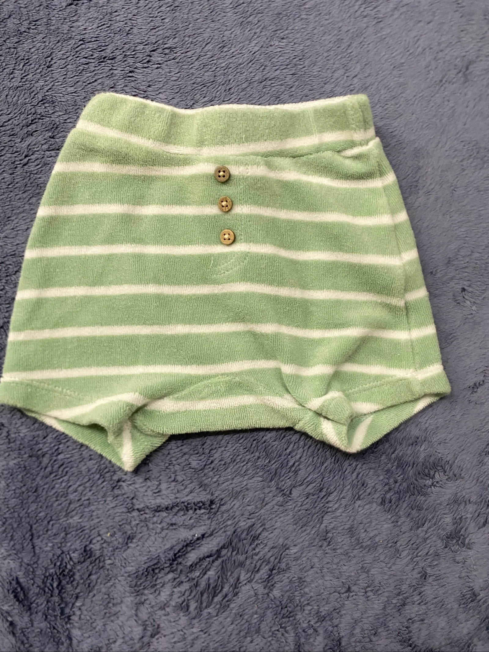 💚 Short bébé Orchestra vert rayé avec motif tigre – 3 mois / 60 cm